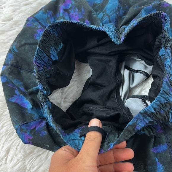 Lululemon Hotty Hot Short II *Long 4" Floral Shift Blue Multi / Black - Picture 2 of 4